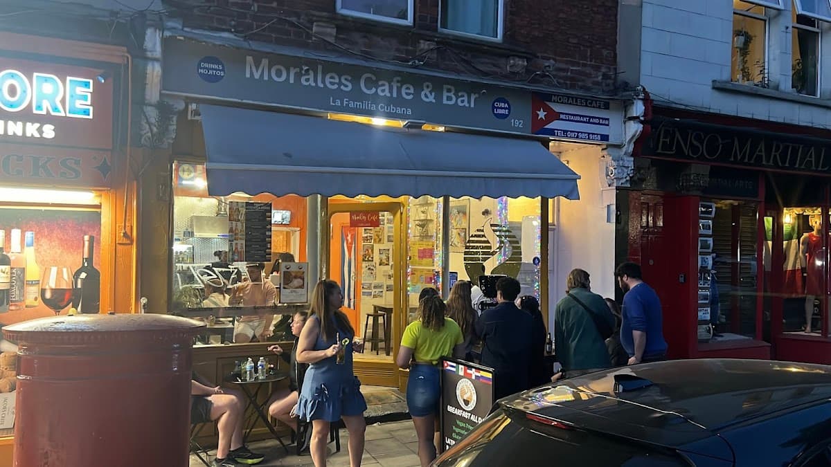 Morales Cafe - Restaurant & Bar