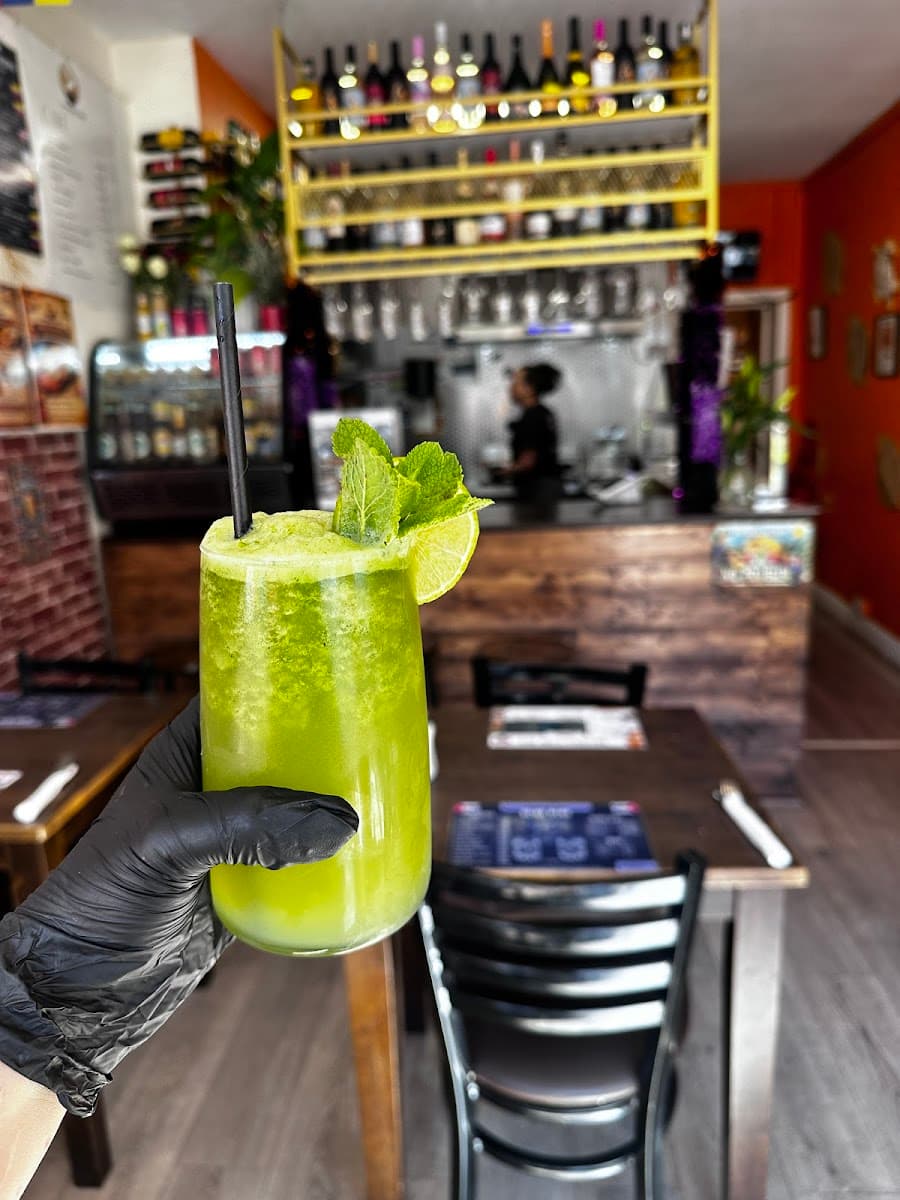 Morales Cafe - Restaurant & Bar