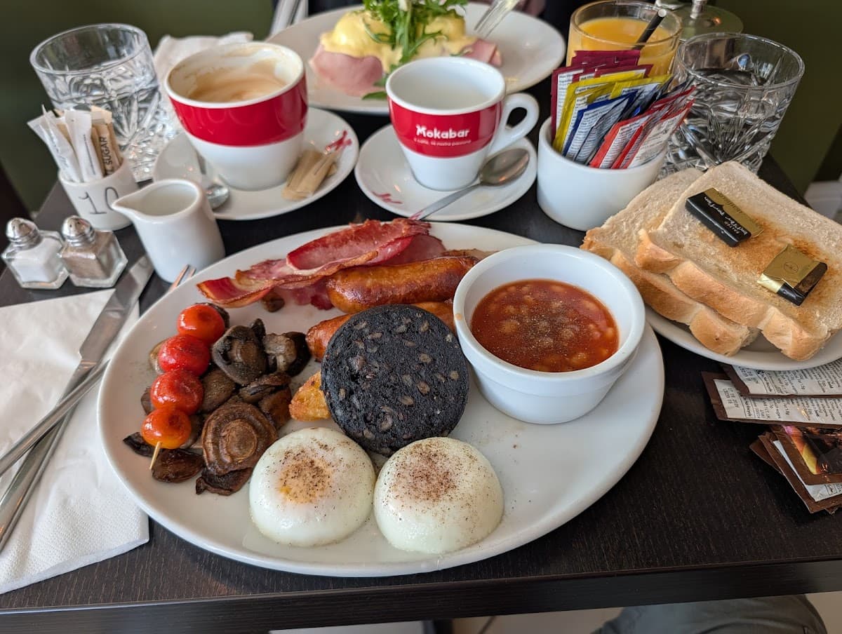 Monty Cafe & Bistro