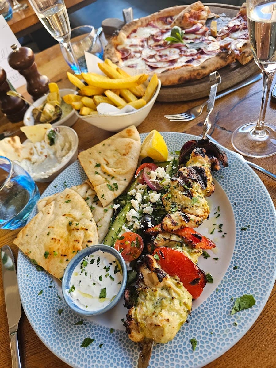 Artezzan Restaurant & Bar