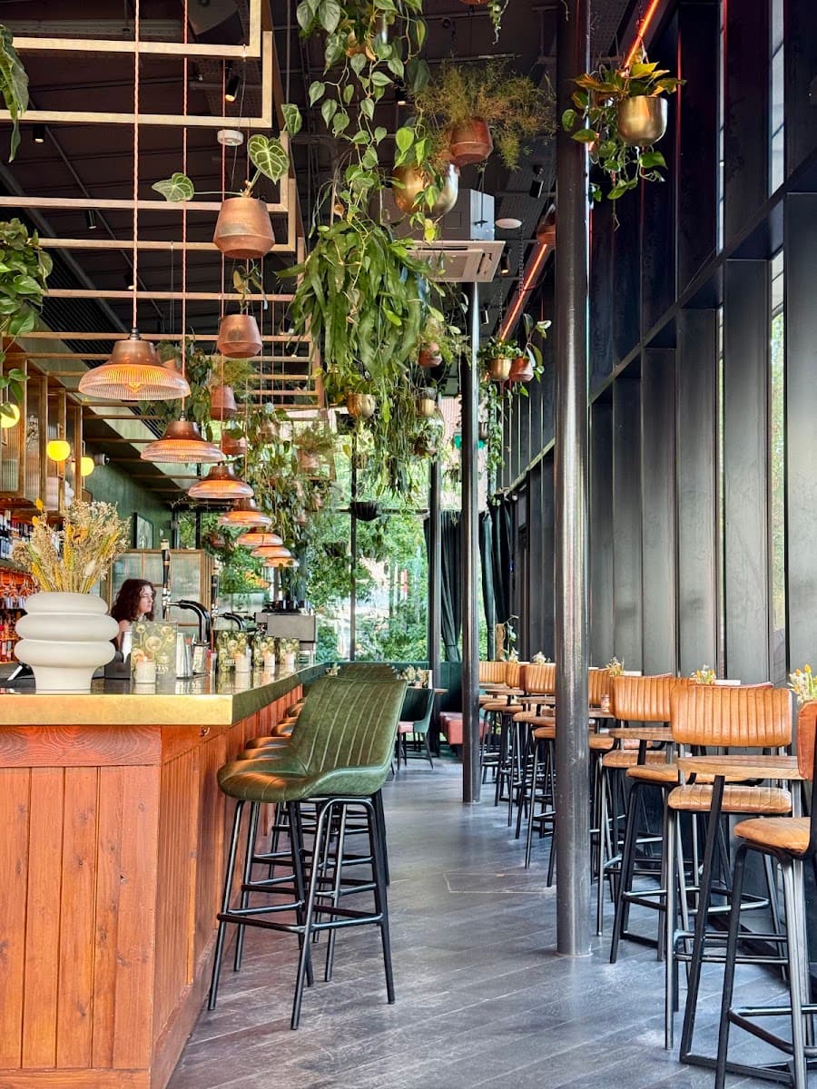 Loretta's - Parkside Tavern