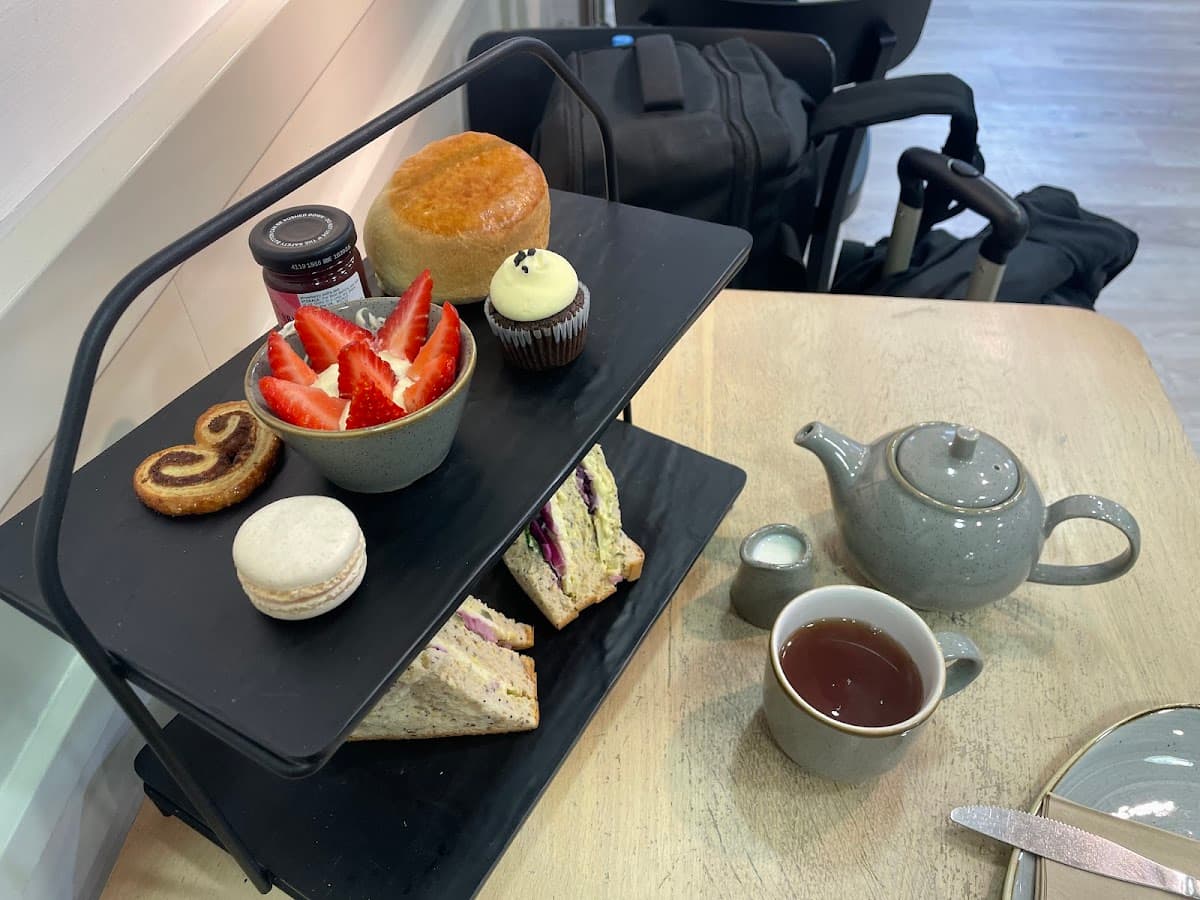 M&S Café