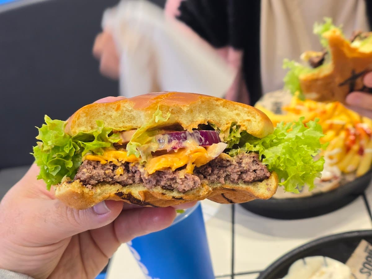 Amigos Burgers & Shakes - Milton Keynes