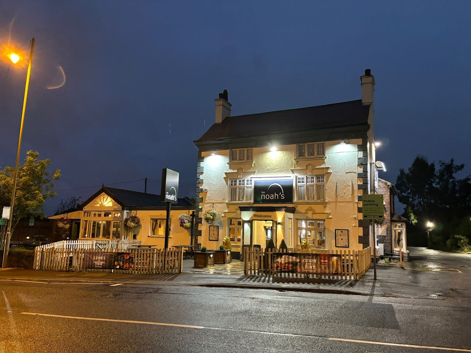 Noah's Bar and Restaurant