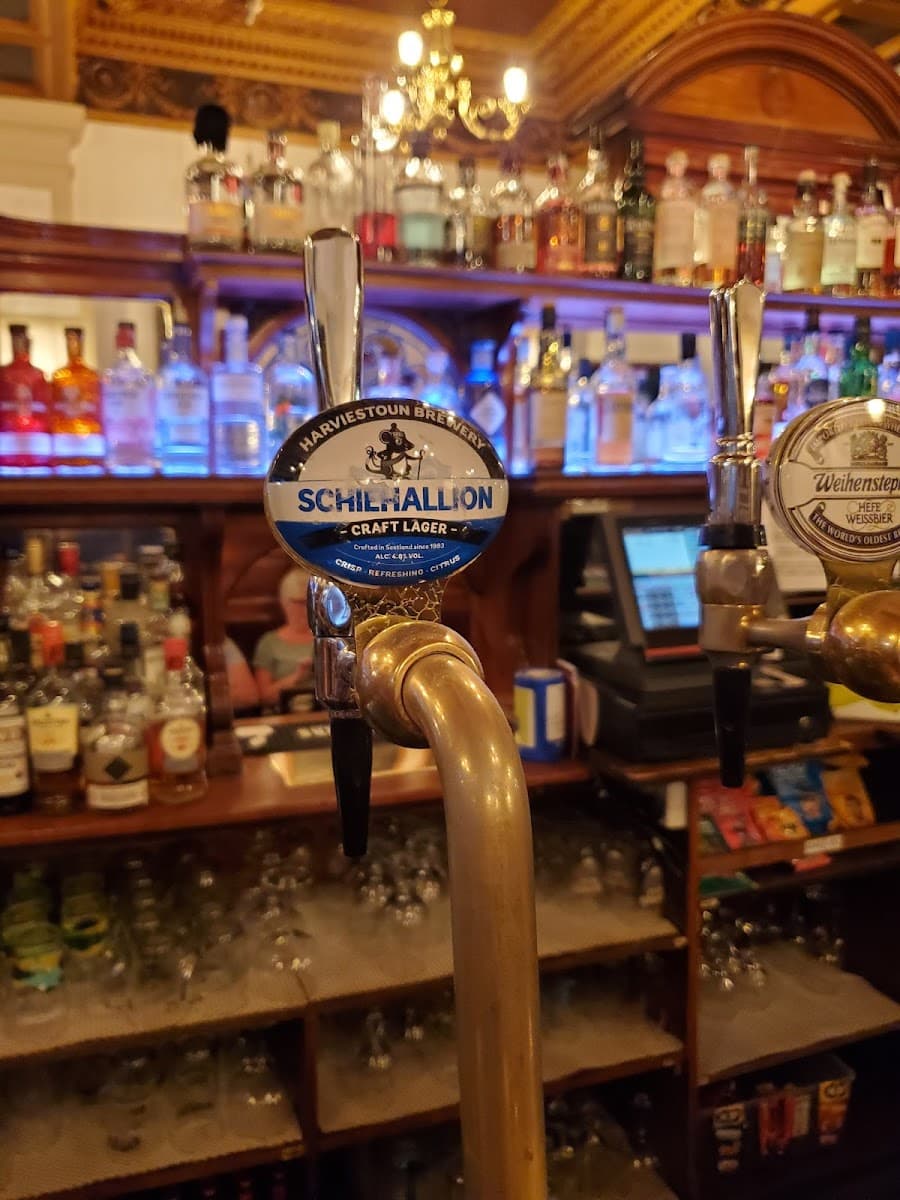 Leslie's Bar