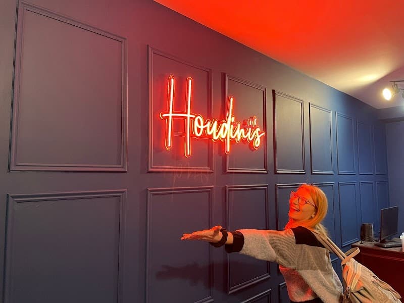 Houdini's Escape Room Experience - Leeds
