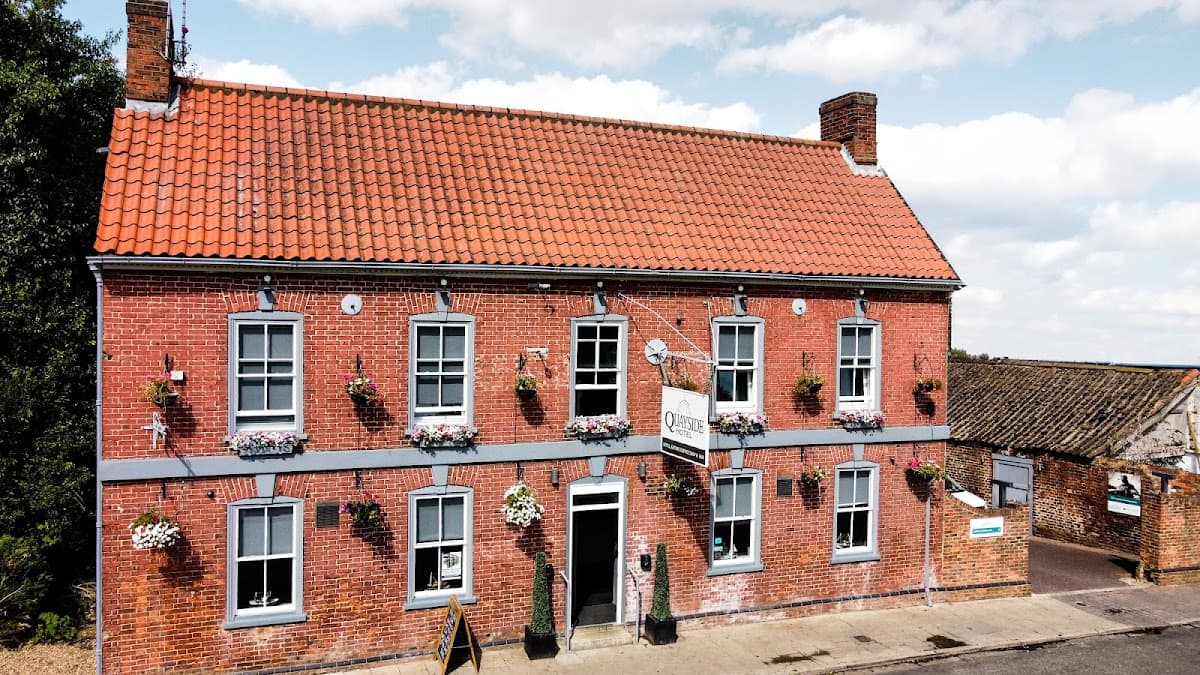 Quayside Hotel & Bar