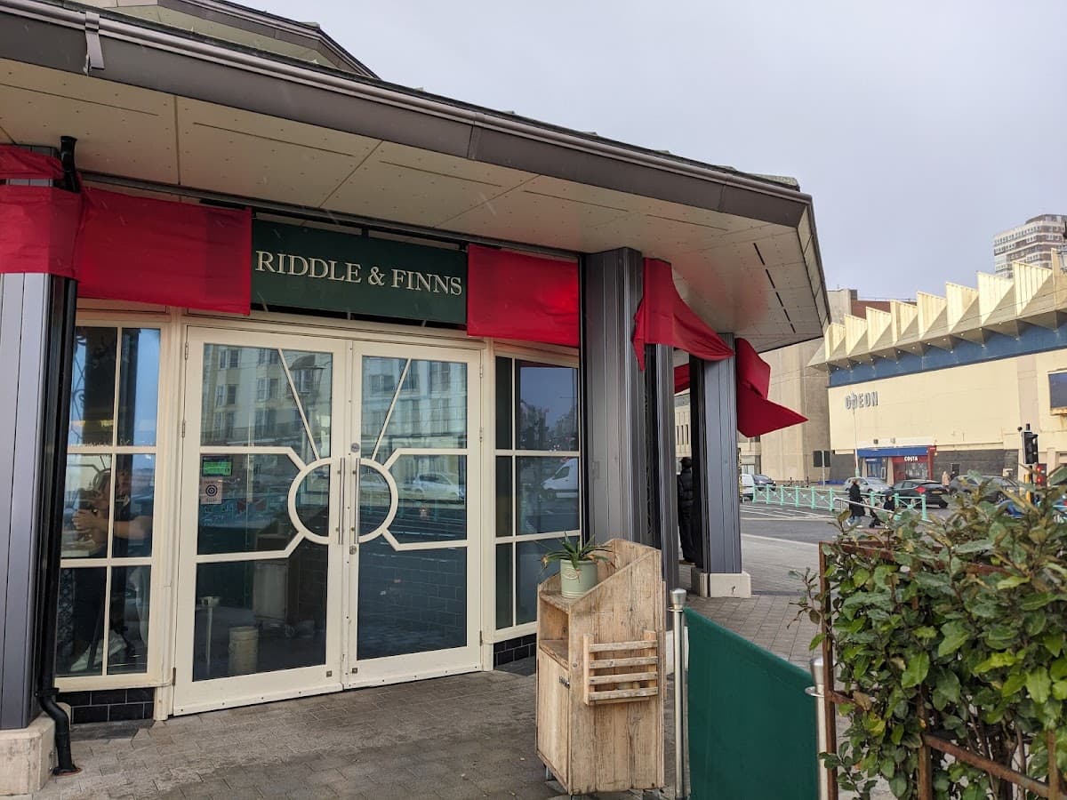 Riddle & Finns The Beach