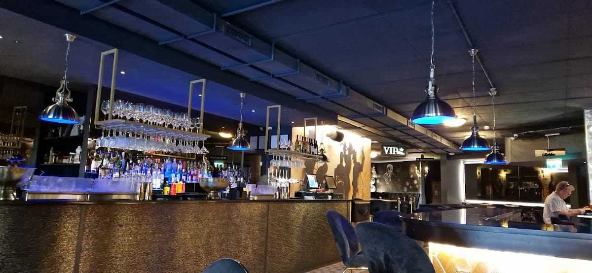 Eltons Piano Cocktail Lounge Bar