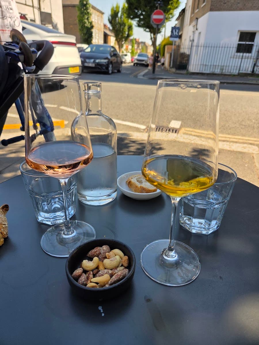 Vindinista Wine Shop & Wine Bar