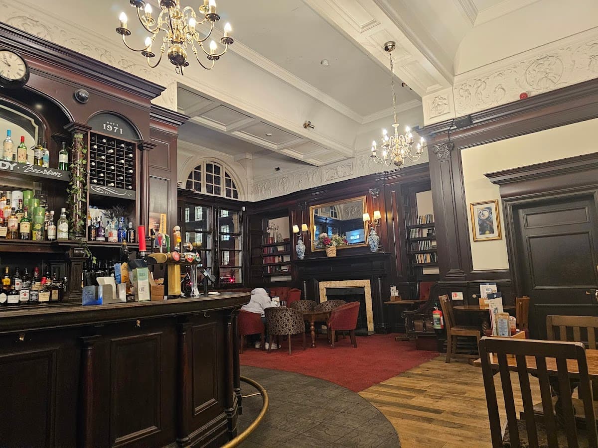 Victoria & Albert Bar