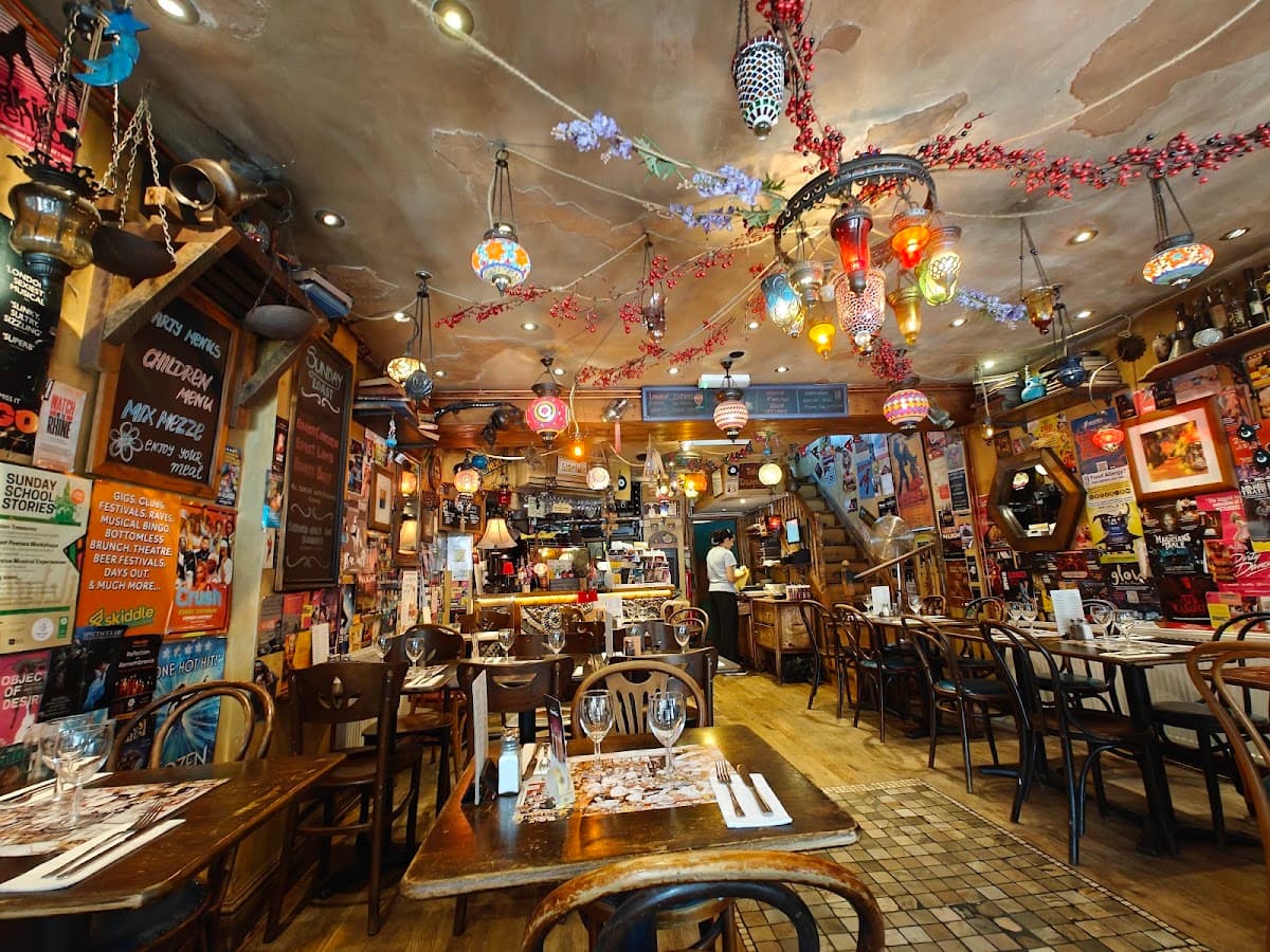 Mem & Laz Brasserie
