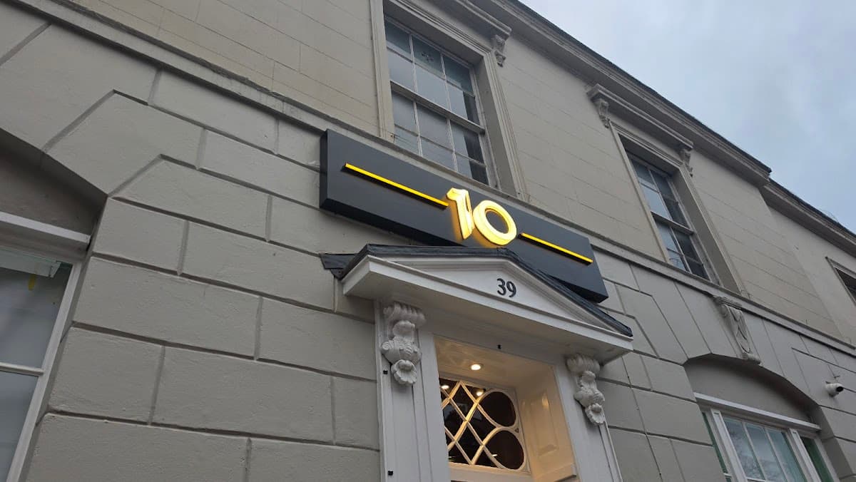 10 Restaurant, Wine Bar & Lounge