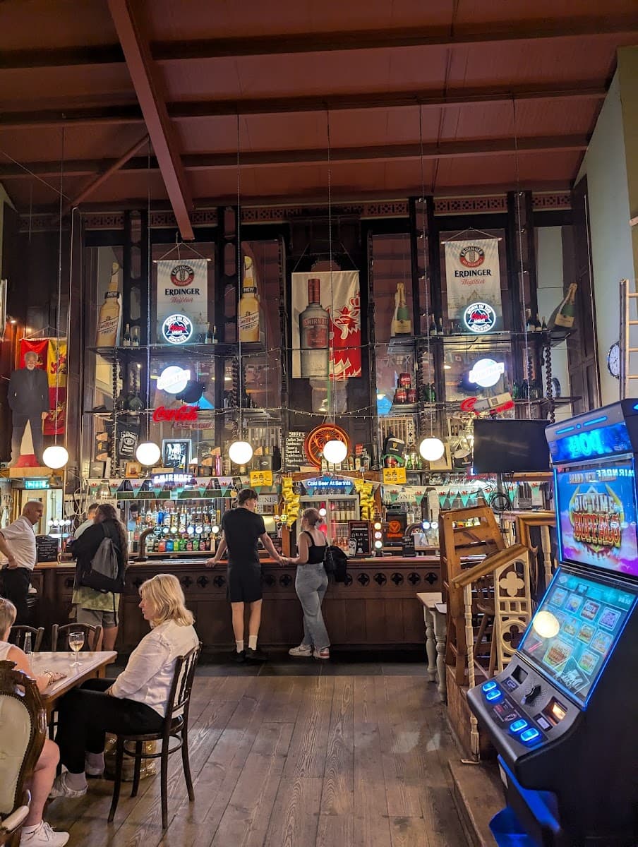 Barinis Bar, Lounge and Restaurant