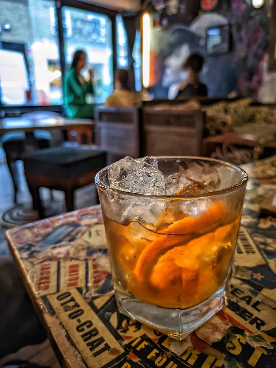 Montys Bar