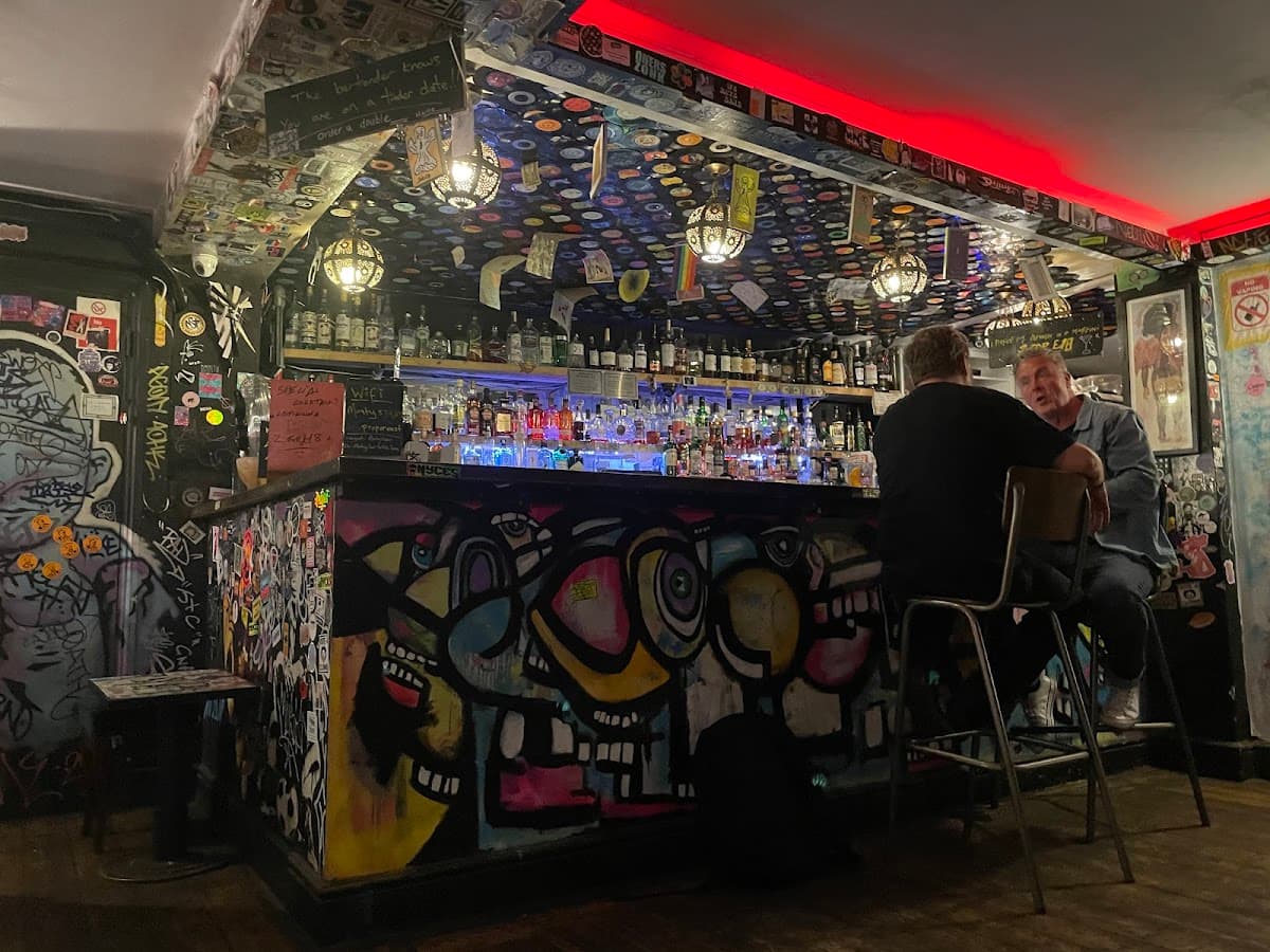 Montys Bar
