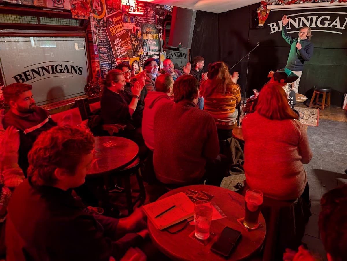 Bennigans Bar