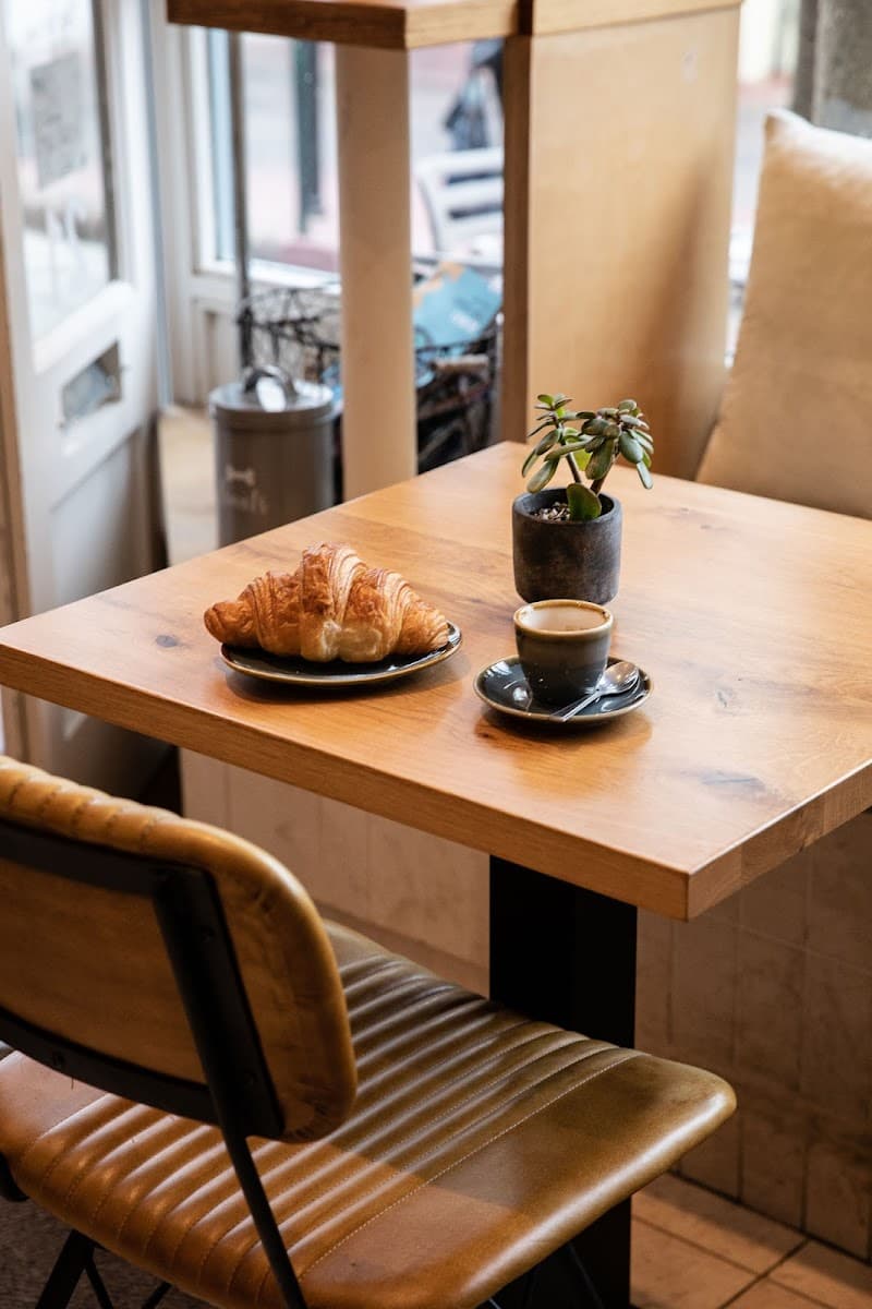 Vios Café