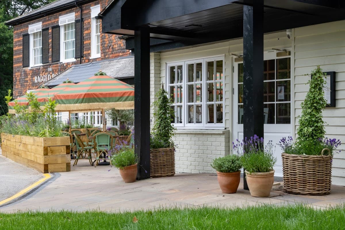 The Ragged Robin, A Heartwood Inn