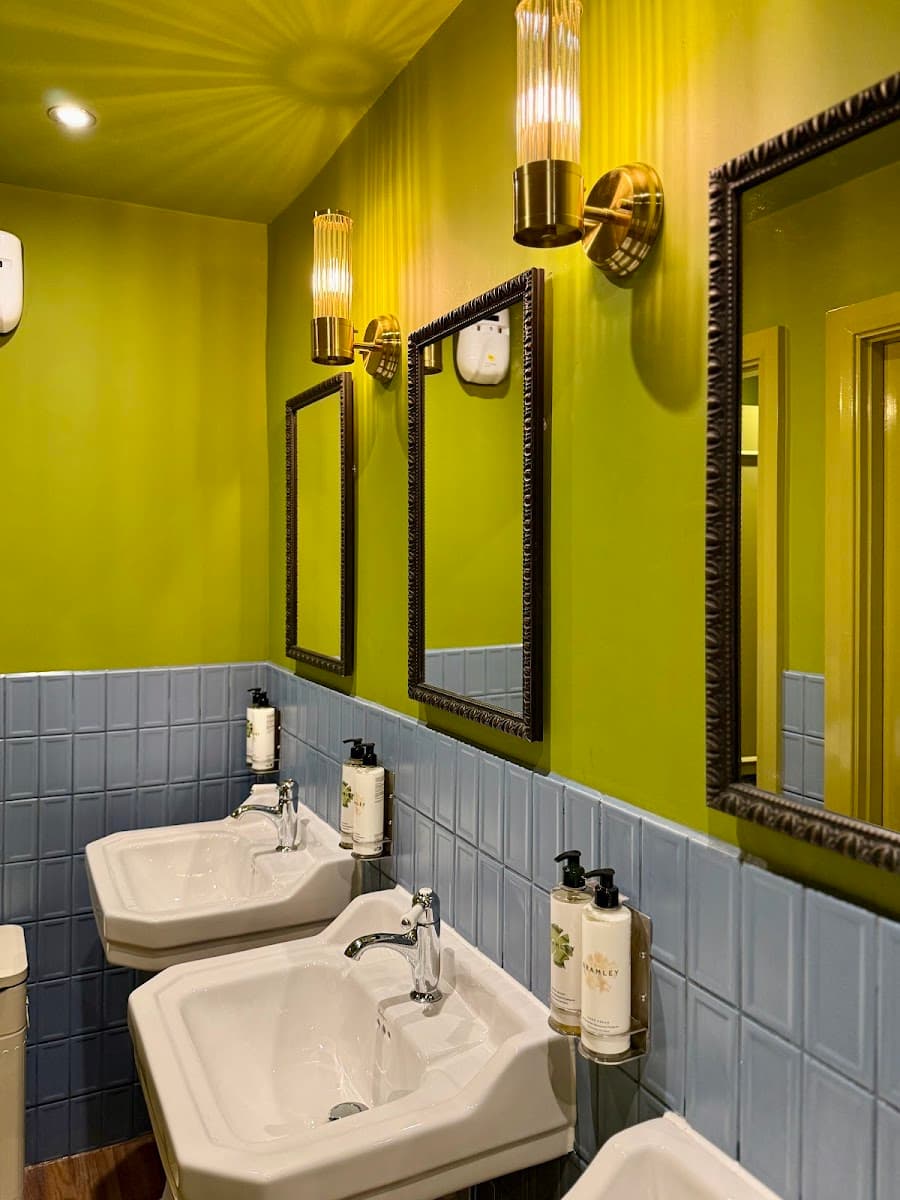 The Ragged Robin, A Heartwood Inn