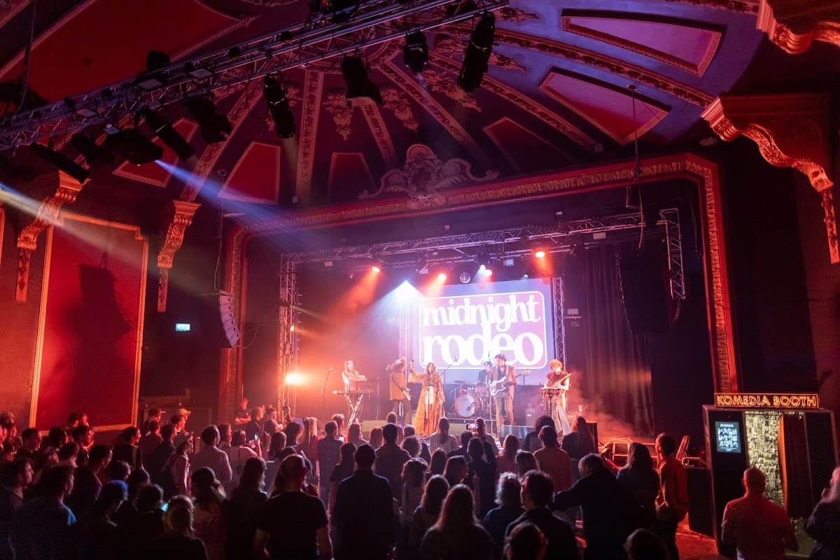 Komedia