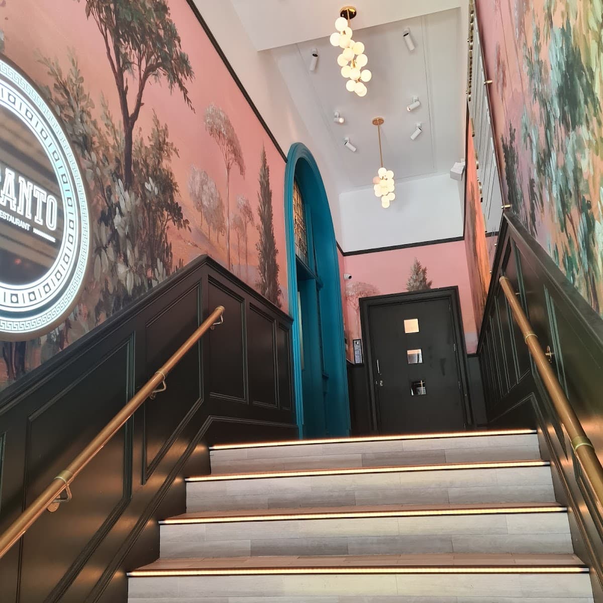El Santo Bar and Restaurant