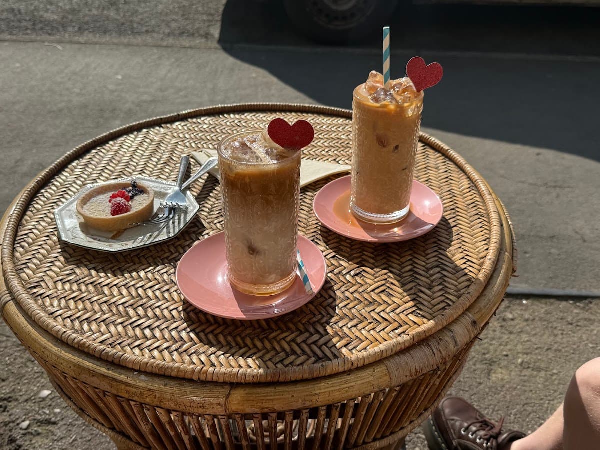 Rayners Patisserie & Coffee Shop