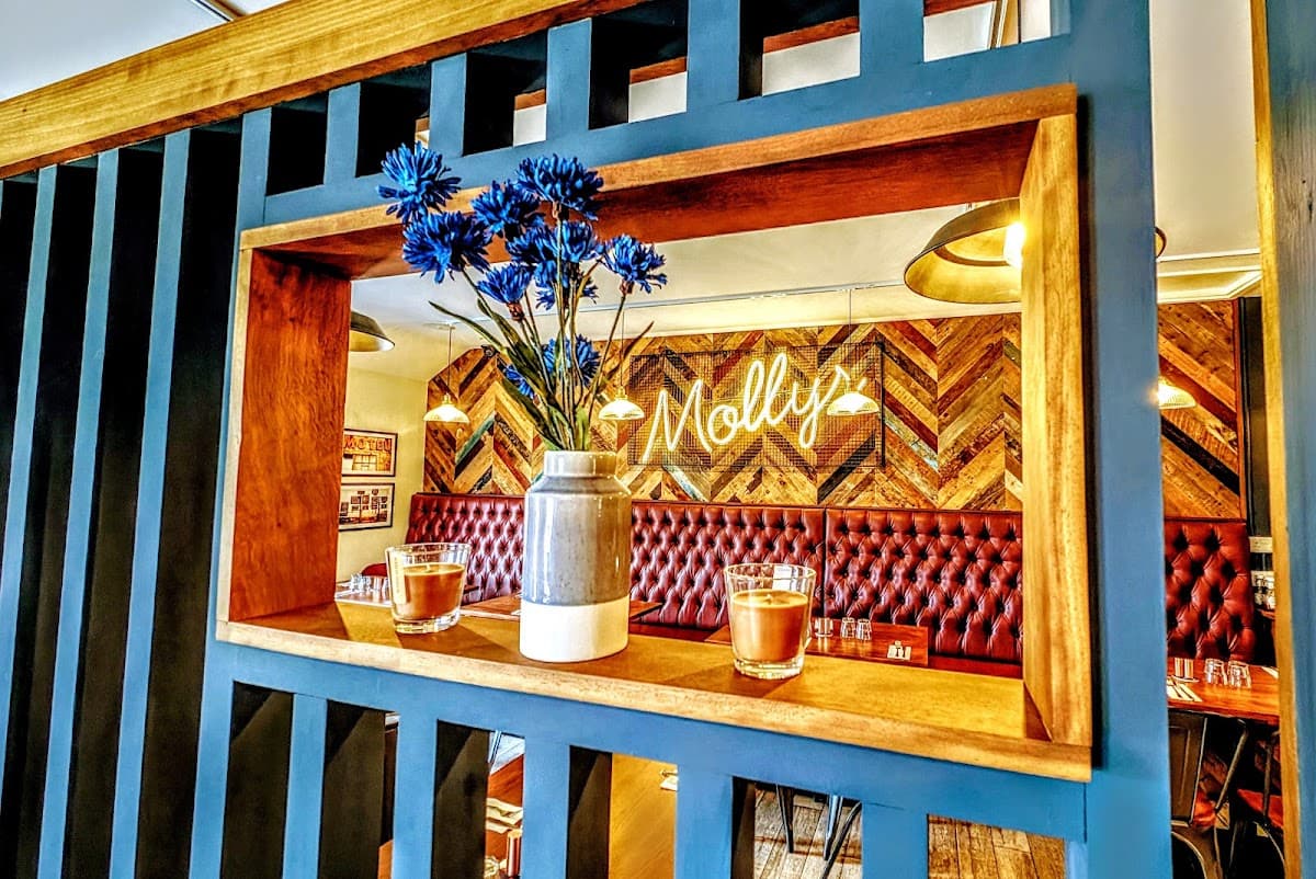 Molly's Bar & Restaurant