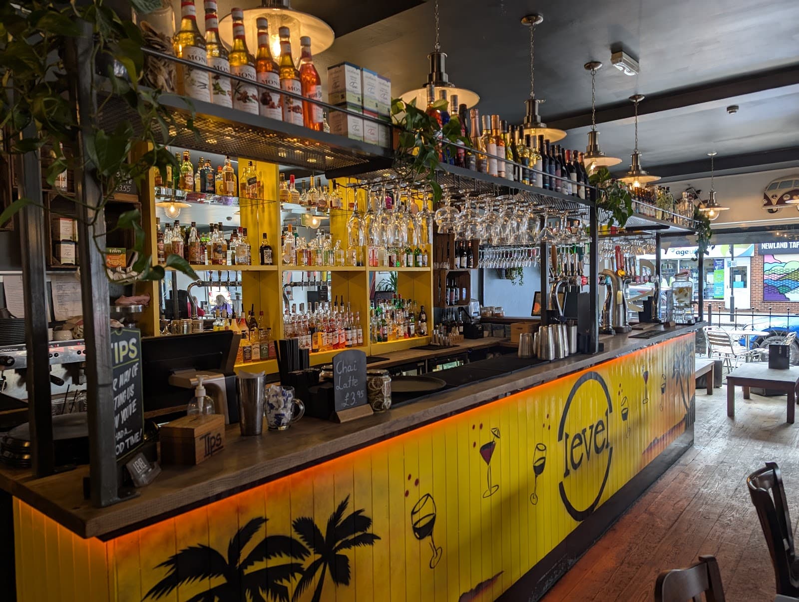 Level Cafe Bar & Grill