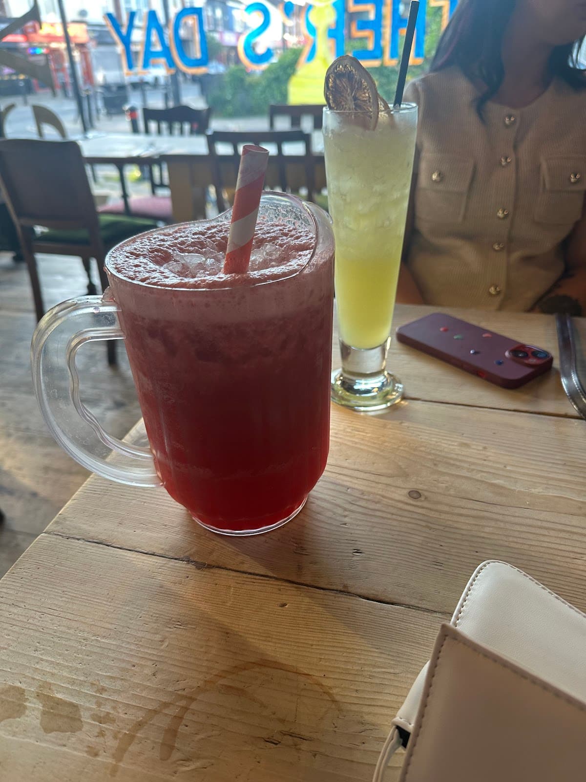 Level Cafe Bar & Grill