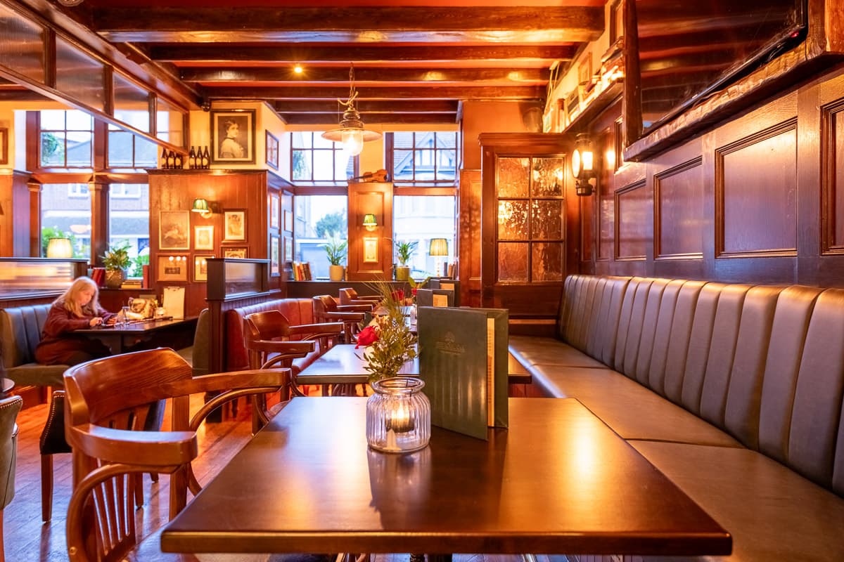 Royal Oak Pub & Guesthouse