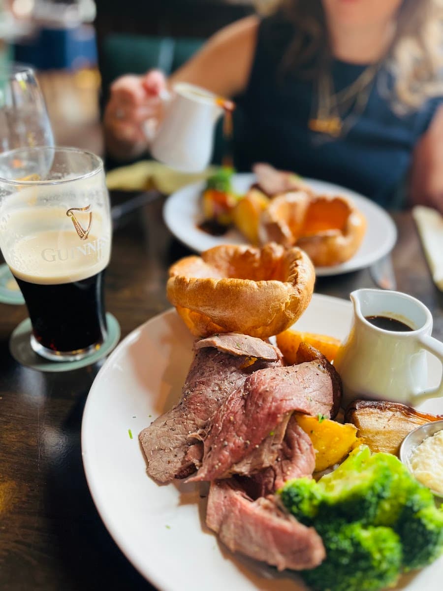 Royal Oak Pub & Guesthouse