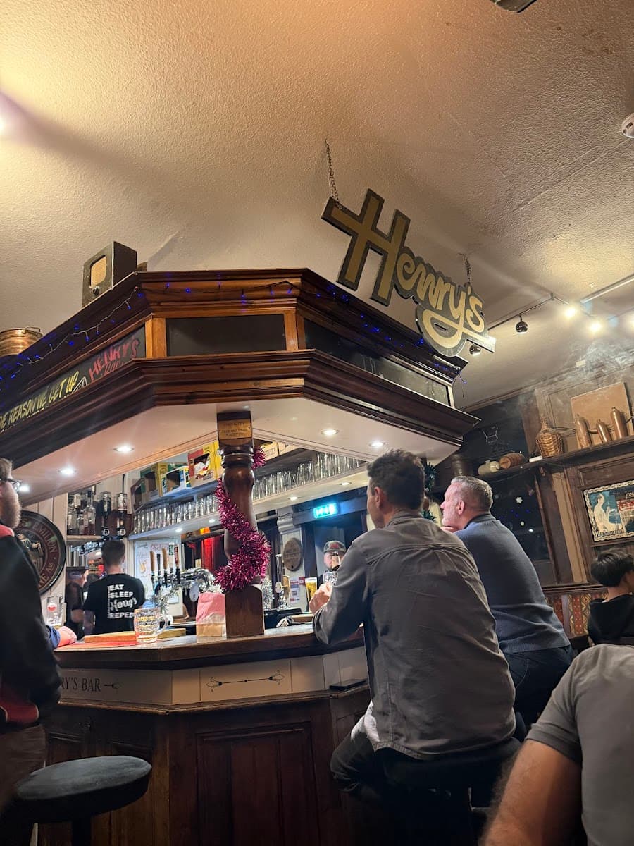 Henry's Bar