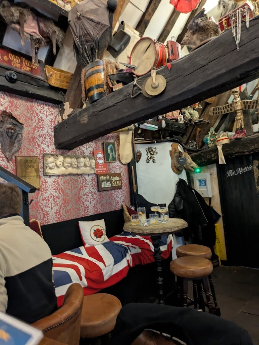 Old Toms Gin Bar