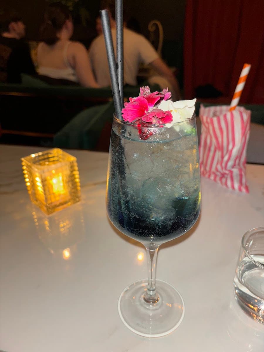 Old Town Laundry Bar