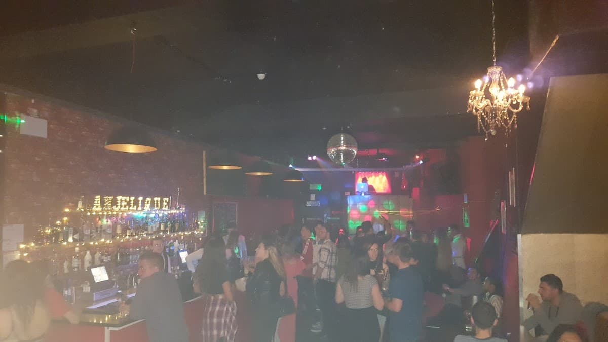 Anjelique Bar Crawley