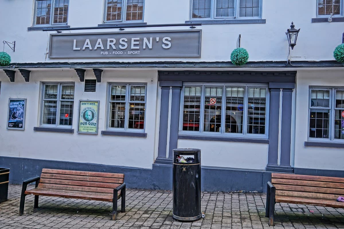 Laarsens (The Feathers)