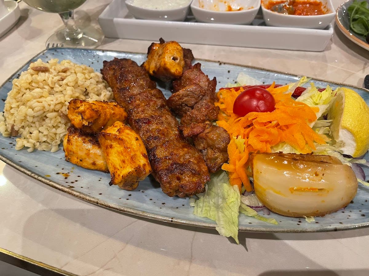 Reina Kitchen