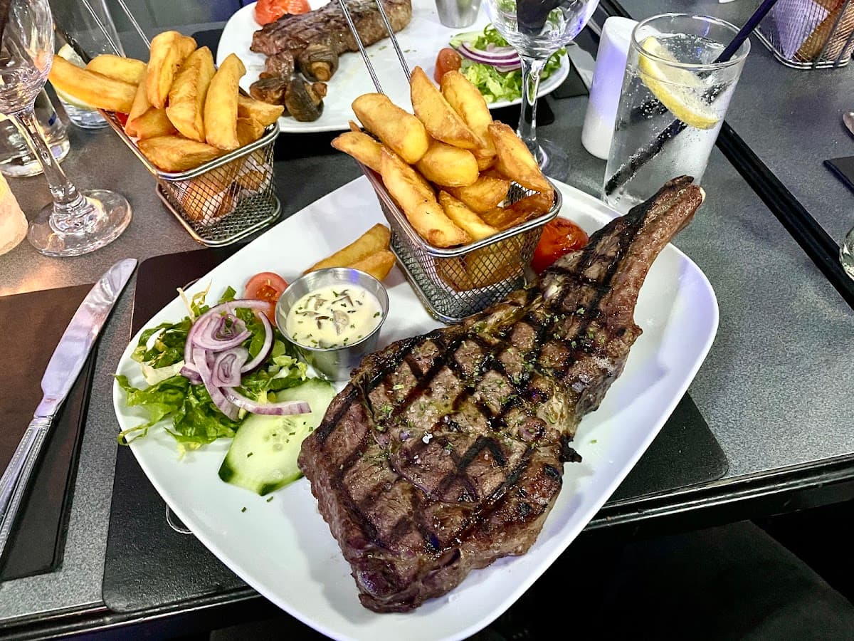 Manhattan Bar & Grill