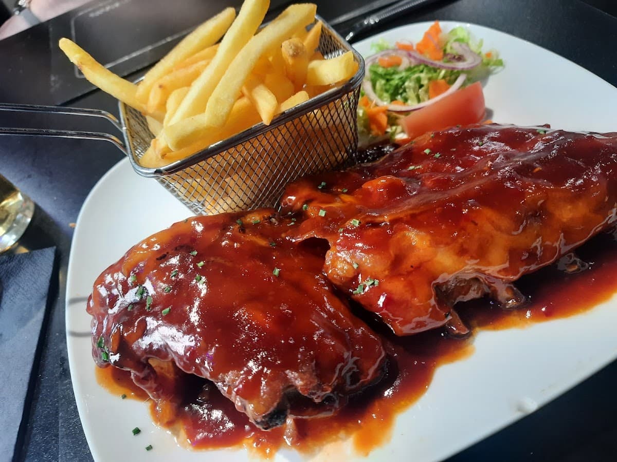 Manhattan Bar & Grill