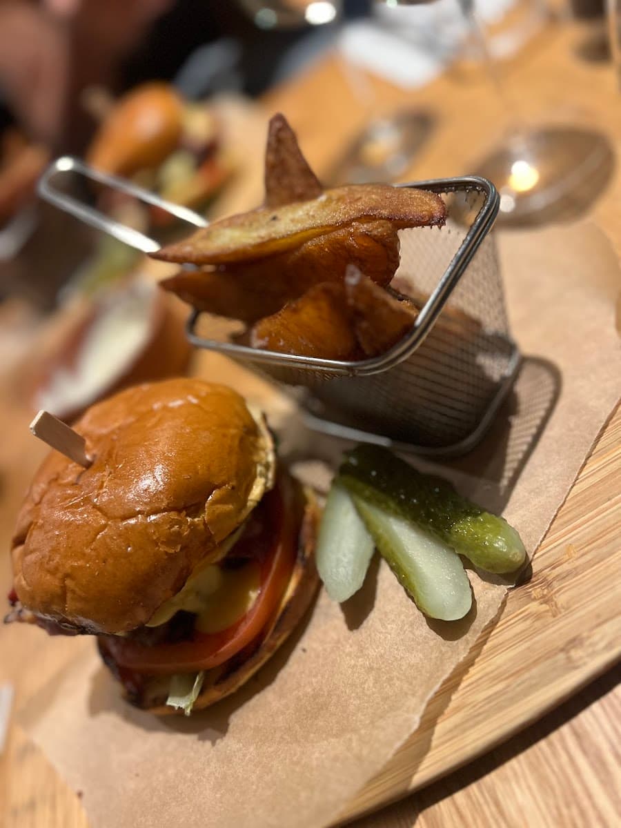 Tony's Bar & Grill