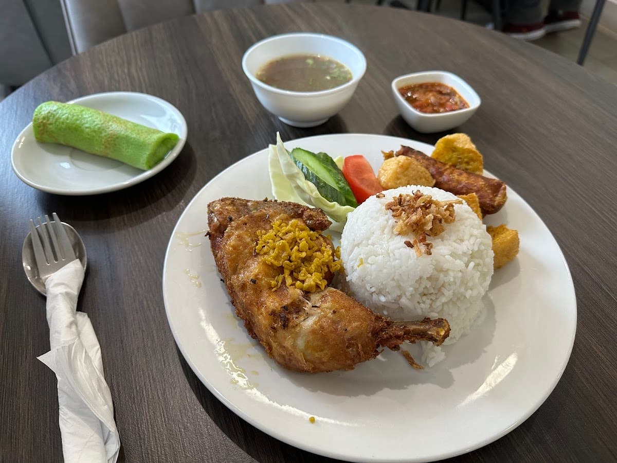 WARUNG by Evro Cafe