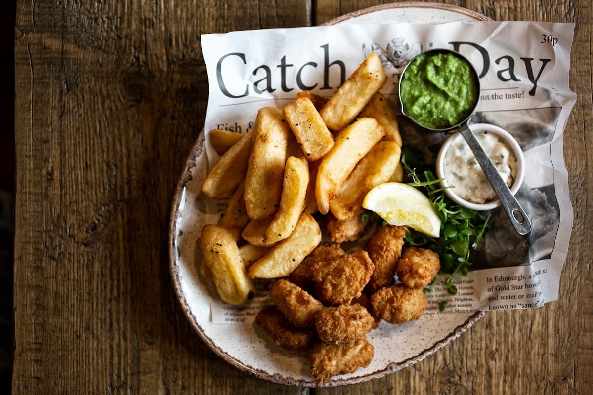 The Golden Ball Pub and Kitchen