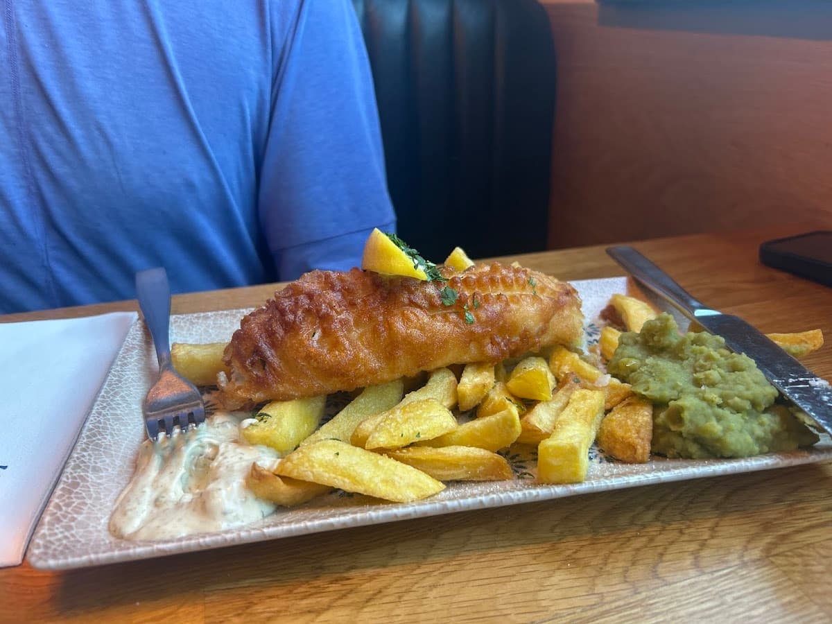 Skip's Seafood Bar & Grill