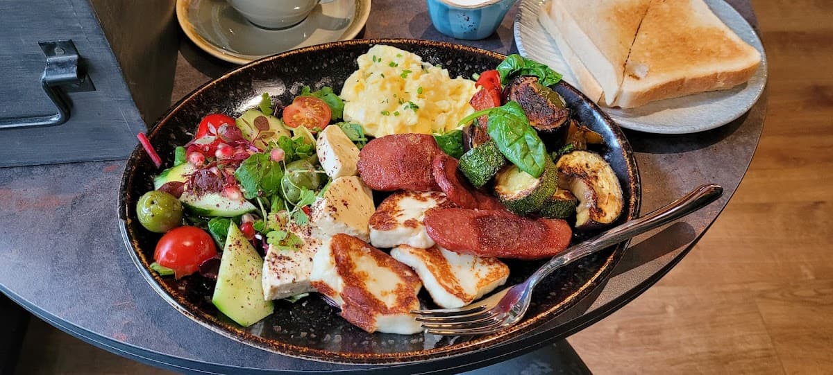 ZARU Cafe Bistro
