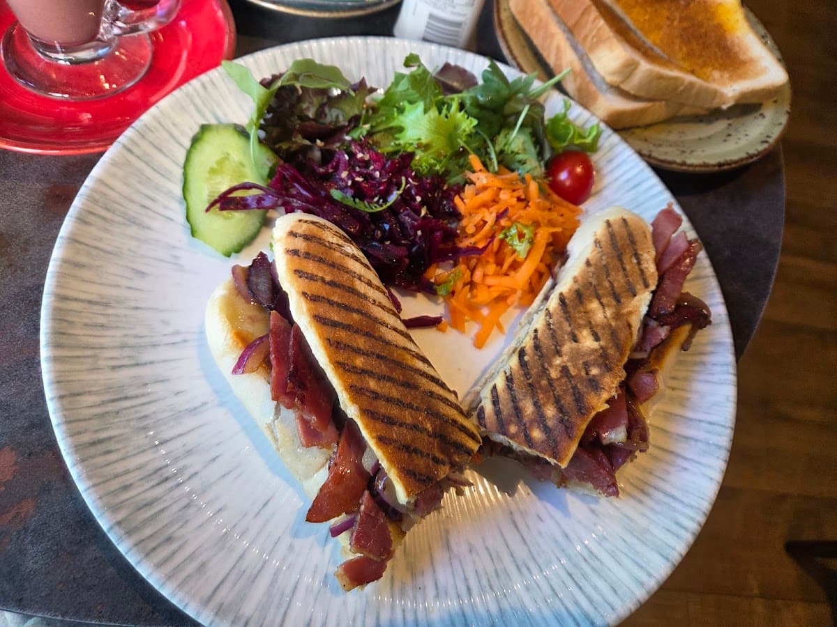 ZARU Cafe Bistro