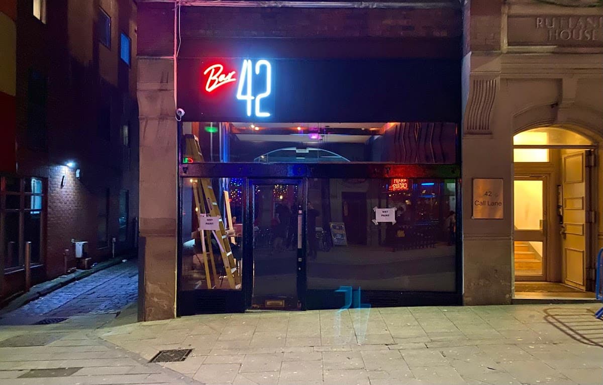 Bar 42