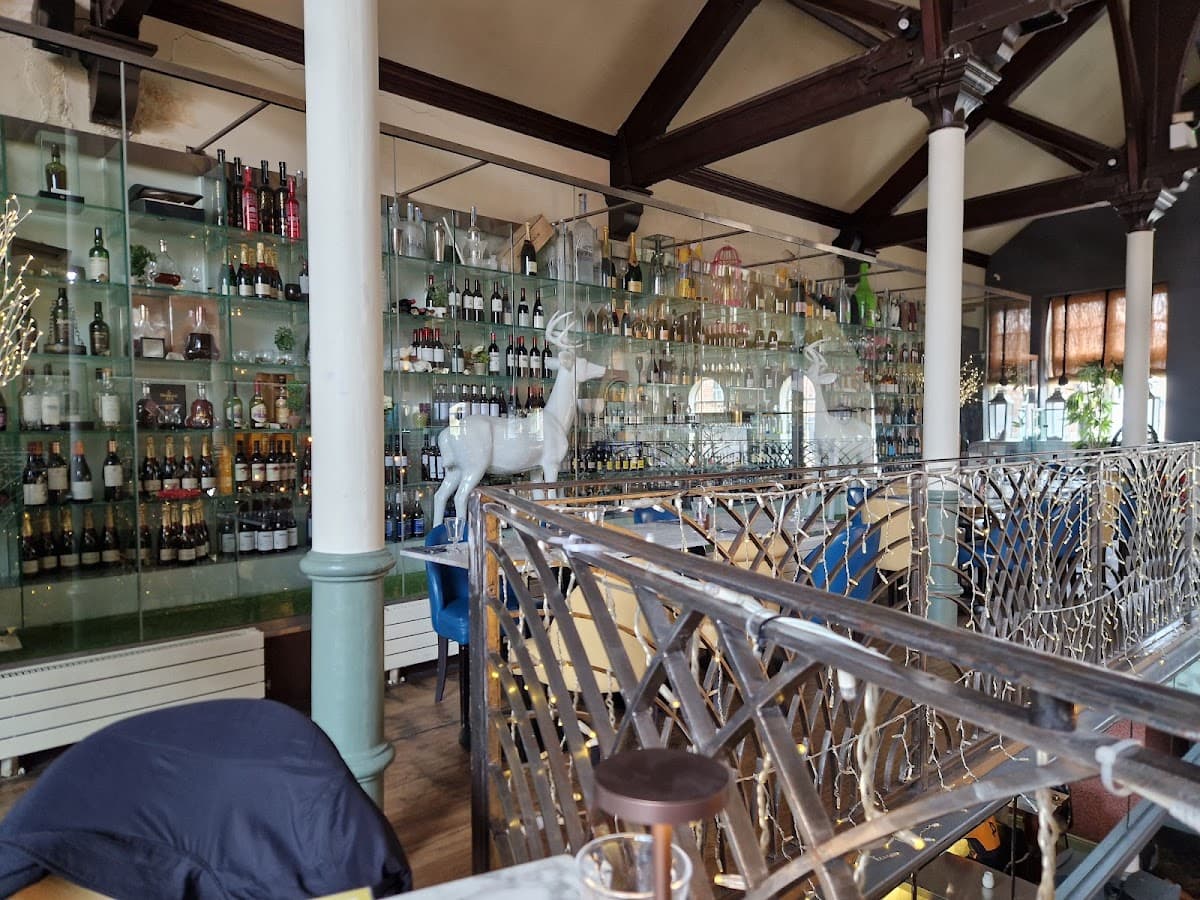 Oscar's Wine Bar & Bistro