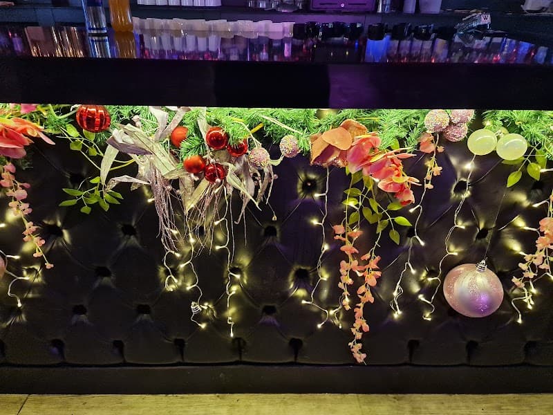 Overgrown Seel Street