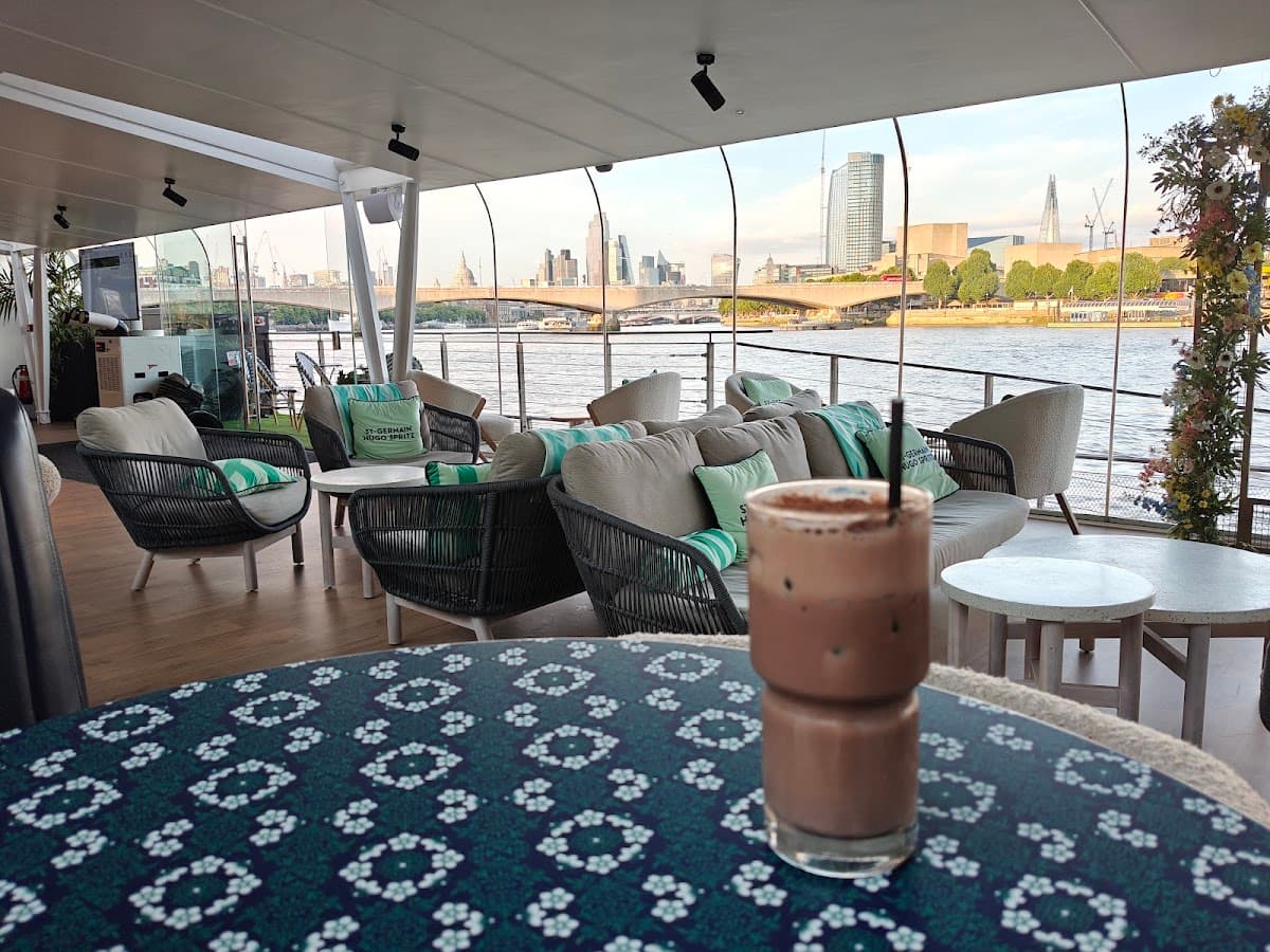 Clipper Lounge EMB